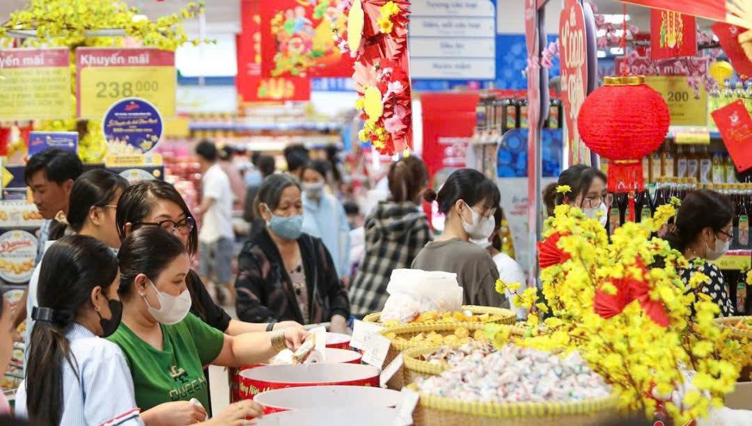 các mặt hàng may mặc, thời trang, trang thiết bị, đồ dùng gia đình,… tăng mạnh 20%.