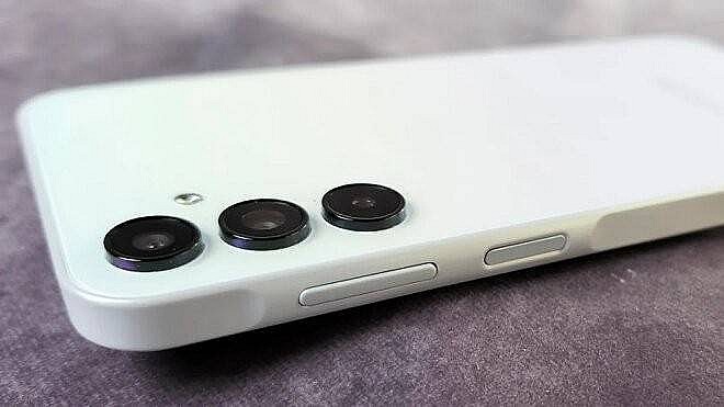 Nhiều đại lý hiện đang bán ra Galaxy A15 với mức giá siêu rẻ, biến nó thành một trong những smartphone tầm trung đáng mua nhất hiện nay: