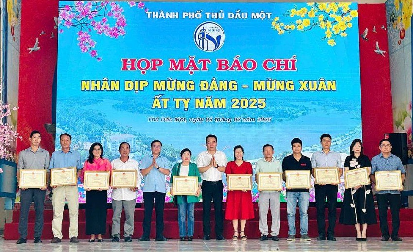 Bình Dương: TP. Thủ Dầu Một họp mặt báo chí đầu xuân Ất Tỵ 2025