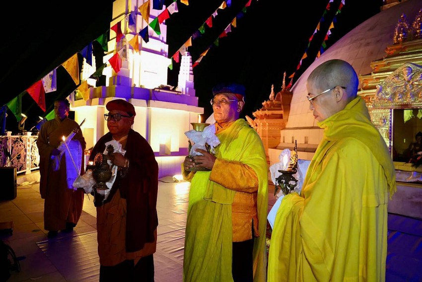 Ấn tượng đêm nghệ thuật ánh sáng 3D mapping tại Bảo tháp Tây Thiên