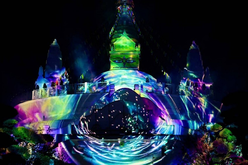 Ấn tượng đêm nghệ thuật ánh sáng 3D mapping tại Bảo tháp Tây Thiên