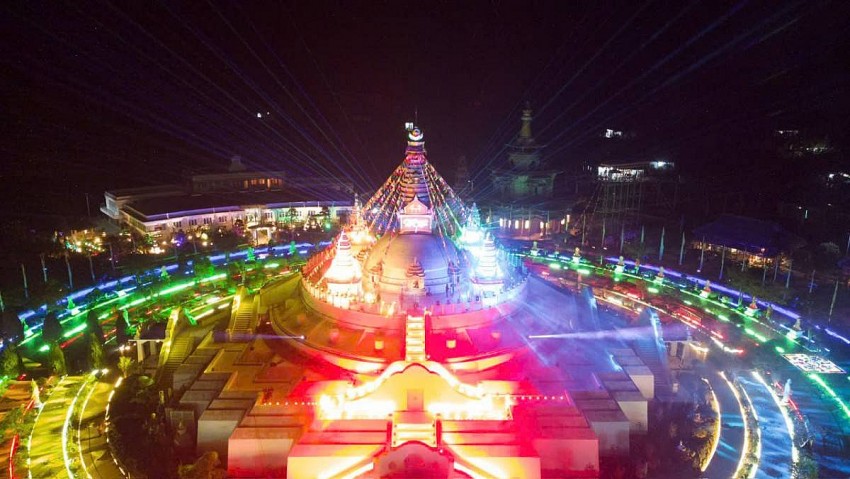 Ấn tượng đêm nghệ thuật ánh sáng 3D mapping tại Bảo tháp Tây Thiên