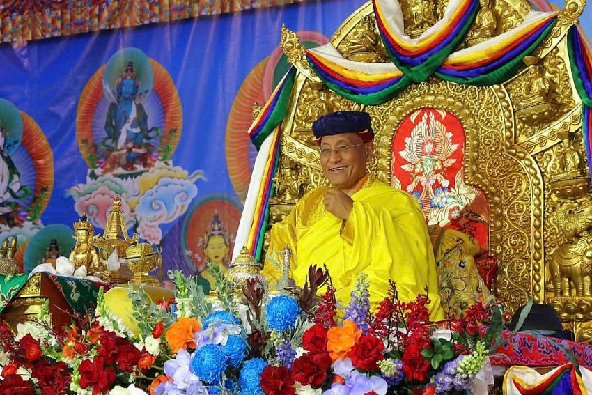 1a. Đức Gyalwang Drukpa giảng pháp ban quán đỉnh pháp tu Dược Sư Mật thừa