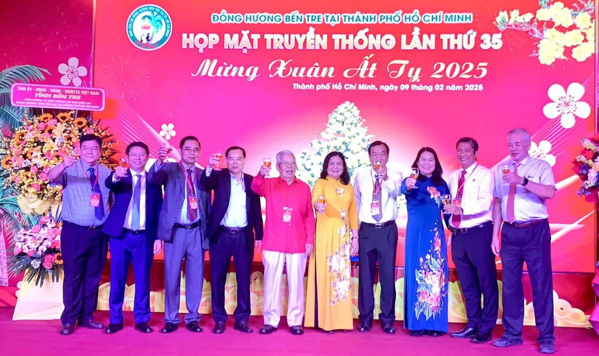 Họp mặt đồng hương Bến Tre lần thứ 35: Kết nối, tri ân và phát triển quê hương Họp mặt đồng hương Bến Tre lần thứ 35: Kết nối, tri ân và phát triển quê hương