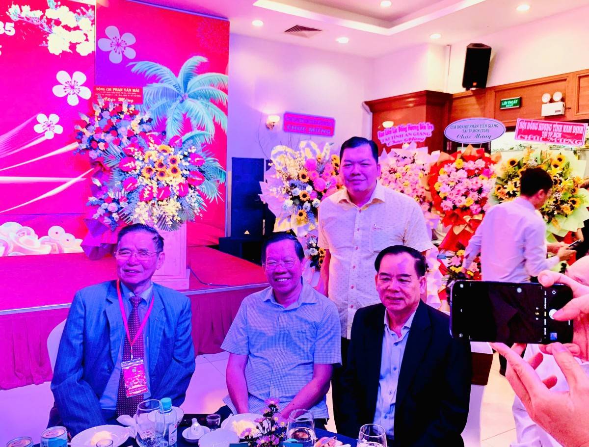 Họp mặt đồng hương Bến Tre lần thứ 35: Kết nối, tri ân và phát triển quê hương Họp mặt đồng hương Bến Tre lần thứ 35: Kết nối, tri ân và phát triển quê hương