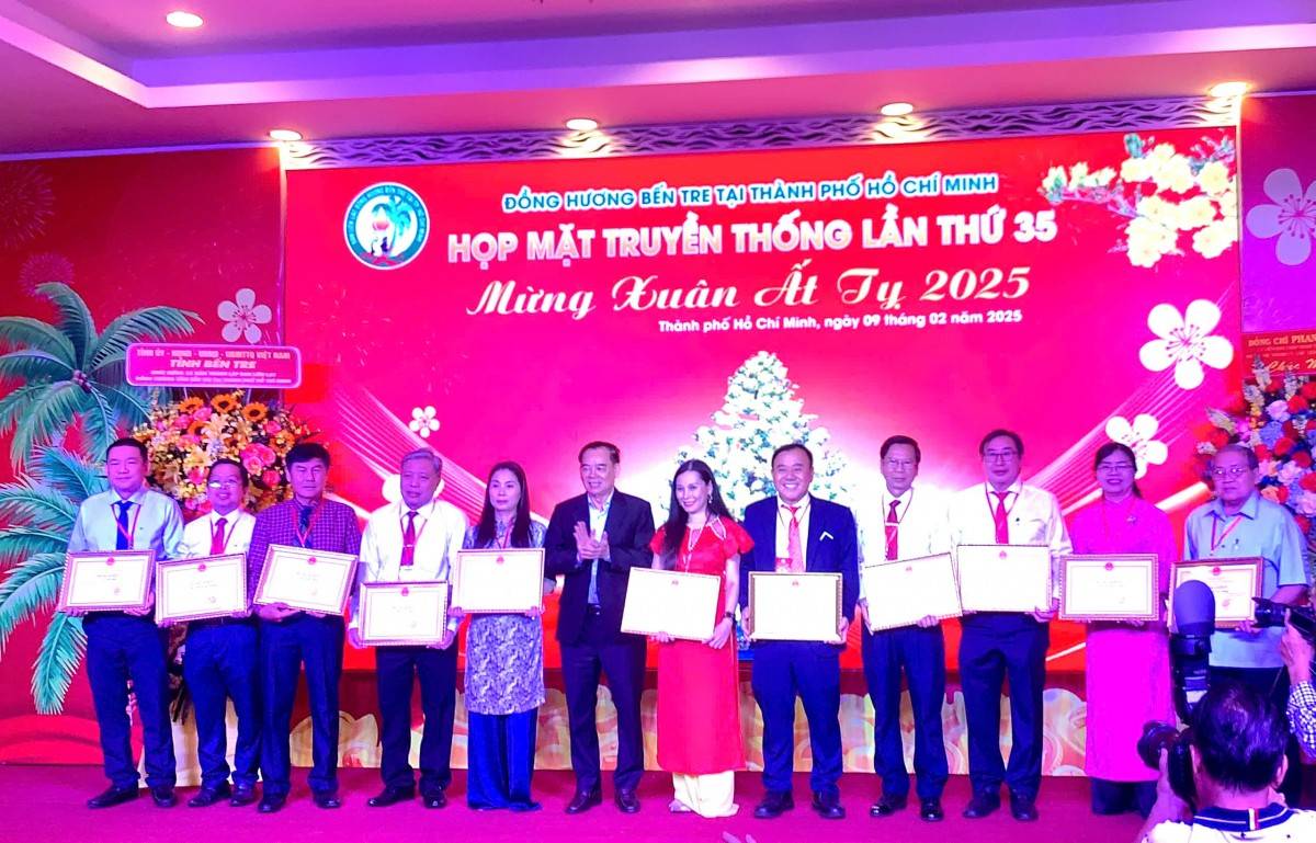 Họp mặt đồng hương Bến Tre lần thứ 35: Kết nối, tri ân và phát triển quê hương Họp mặt đồng hương Bến Tre lần thứ 35: Kết nối, tri ân và phát triển quê hương