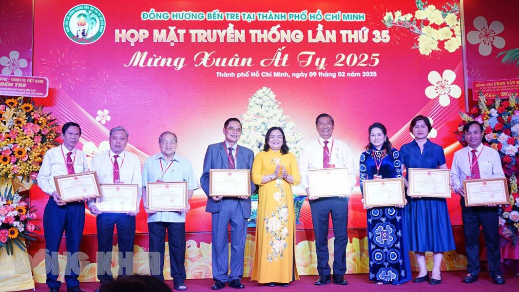 Họp mặt đồng hương Bến Tre lần thứ 35: Kết nối, tri ân và phát triển quê hương Họp mặt đồng hương Bến Tre lần thứ 35: Kết nối, tri ân và phát triển quê hương