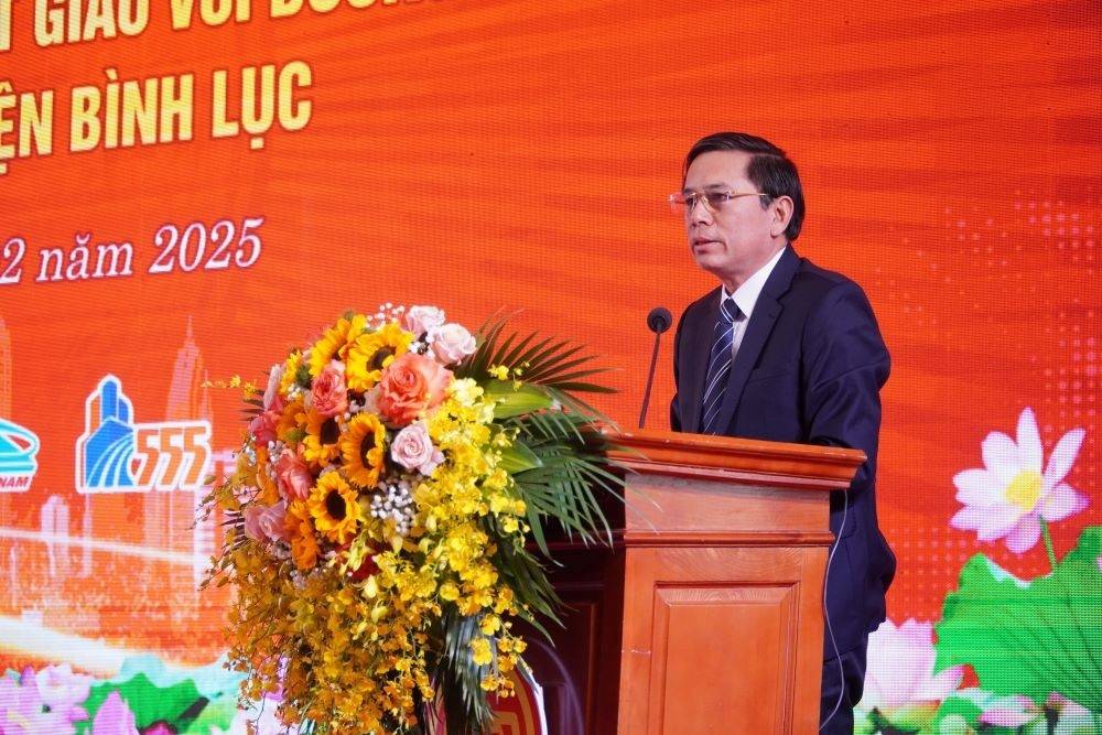 Phó Chủ tịch UBND tỉnh Hà Nam Trần Xuân Dưỡng phát biểu tại buổi lễ. Phó Chủ tịch UBND tỉnh Hà Nam Trần Xuân Dưỡng phát biểu tại buổi lễ.