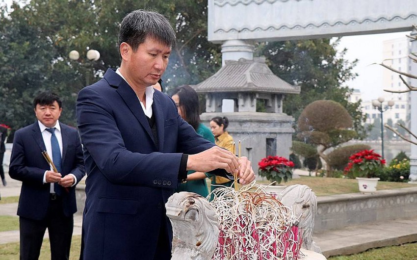 Lãnh đạo tỉnh Yên Bái dâng hương tưởng niệm tại Khu mộ Nguyễn Thái Học và các chiến sĩ hy sinh trong cuộc Khởi nghĩa Yên Bái