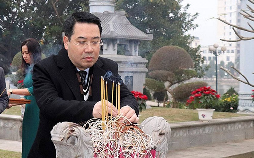 Lãnh đạo tỉnh Yên Bái dâng hương tưởng niệm tại Khu mộ Nguyễn Thái Học và các chiến sĩ hy sinh trong cuộc Khởi nghĩa Yên Bái