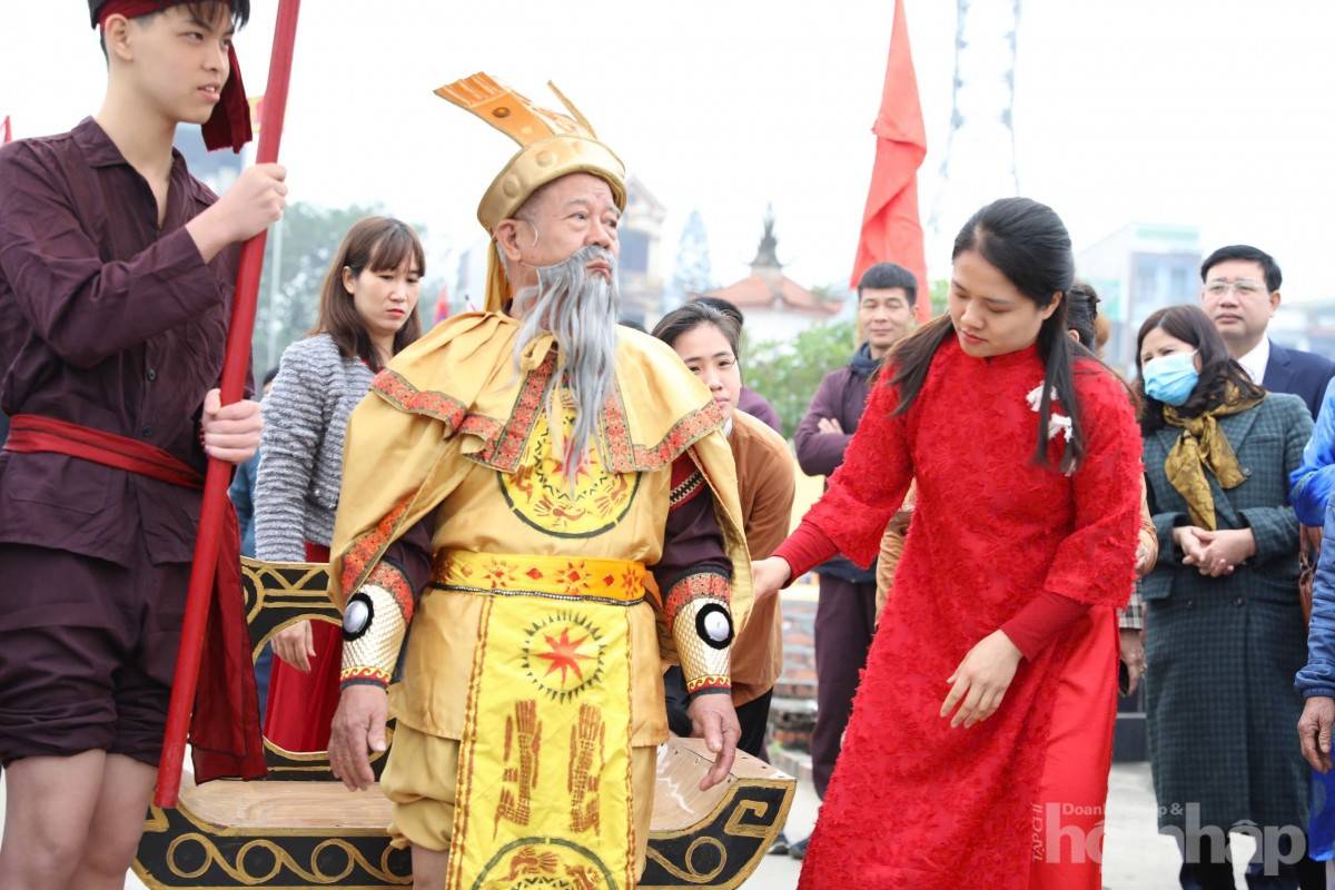 Lễ hội Vua Hùng dạy dân cấy lúa: Khơi nguồn nền nông nghiệp Việt Nam