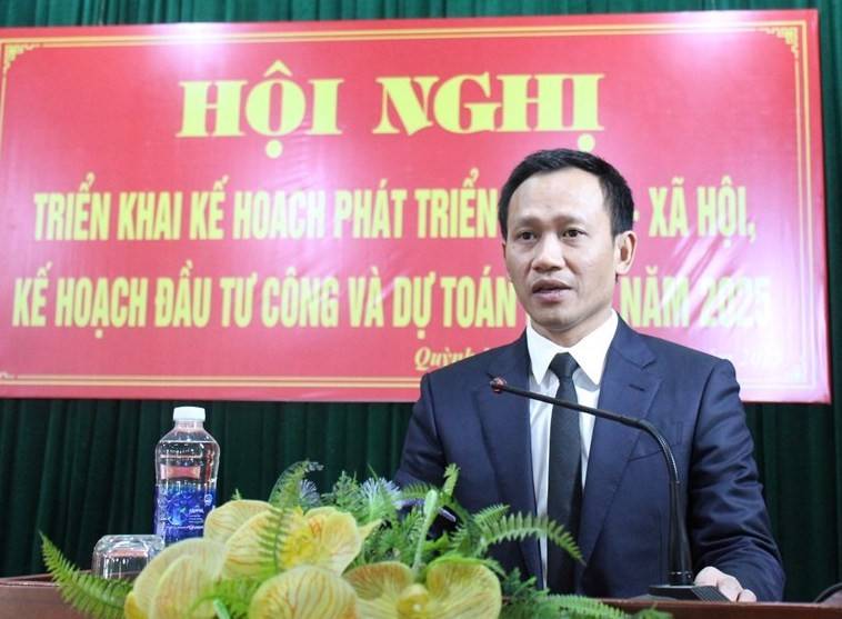 Ông Trần Việt Dũng – Chủ tịch UBND huyện Quỳnh Lưu phát biểu kết luận Hội nghị triển khai kế hoạch phát triển kinh tế - xã hội, kế hoạch đầu tư công và dự toán ngân sách nhà nước năm 2025