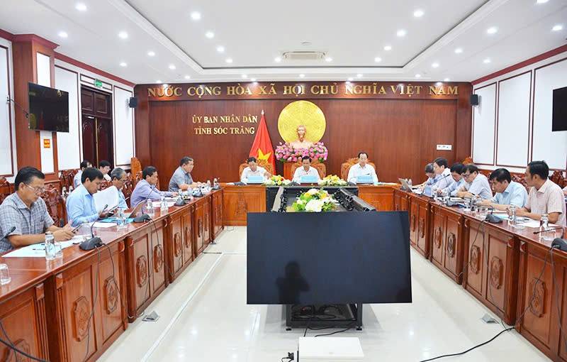 Quang cảnh cuộc họp.