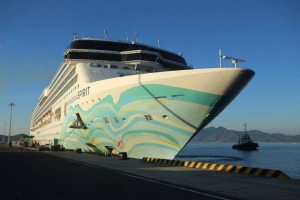 Đón tàu biển quốc tế  Norwegian Spirit và tàu Seven Sea Exploror đến Cảng Quốc tế Cam Ranh