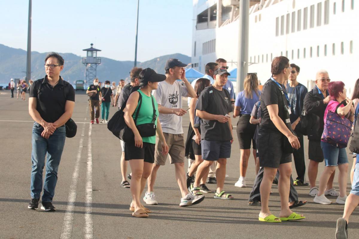 Đón tàu biển quốc tế  Norwegian Spirit và tàu Seven Sea Exploror đến Cảng Quốc tế Cam Ranh