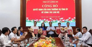 Long An: Ban Thường vụ Tỉnh ủy trao quyết định, điều động cán bộ