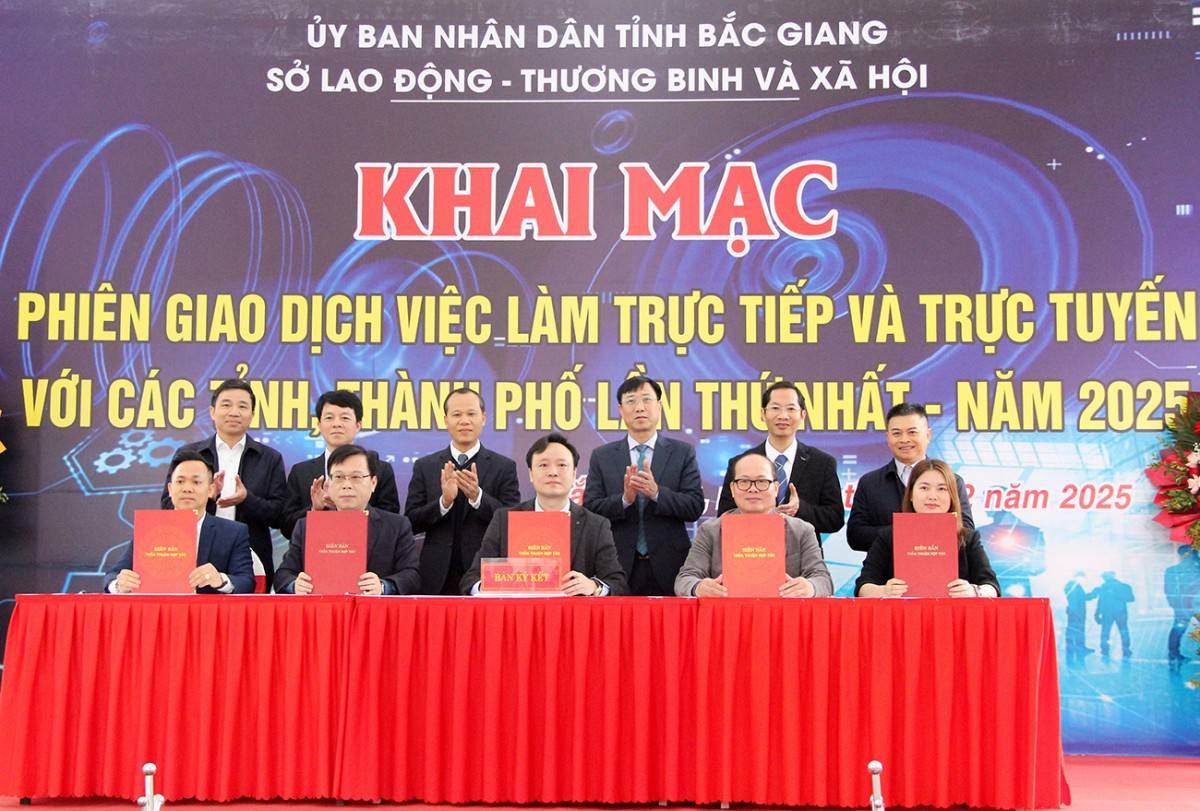 Bắc Giang: tổ chức phiên giao dịch việc làm trực tiếp và kết nối trực tuyến với 13 tỉnh, thành phố phía Bắc