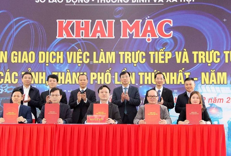 Bắc Giang tổ chức phiên giao dịch việc làm trực tiếp và kết nối trực tuyến với 13 tỉnh, thành phố phía Bắc