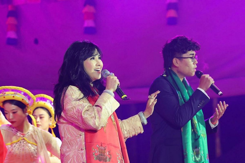 NSND Thanh Lam trên sân khấu đêm nhạc đêm nhạc Quan Âm - Mẹ Từ Bi