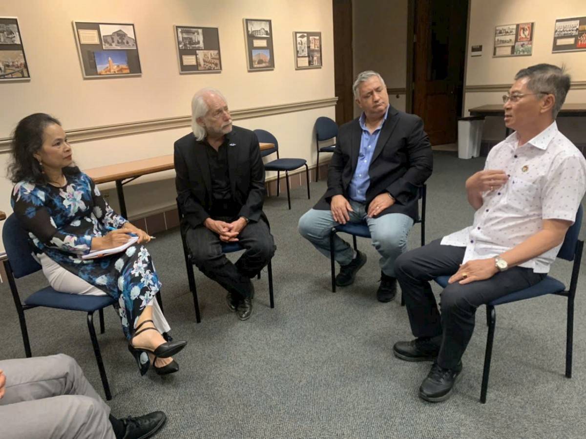 chuyến thăm Trung tâm Việt Nam và Lưu trữ tại Đại học Texas University, Hoa Kỳ