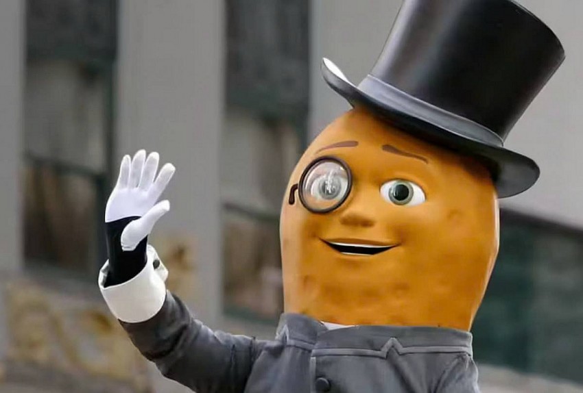 Thương hiệu Mr. Peanut đã thực hiện một chiêu tiếp thị tương tự như Duolingo vào năm 2020 khi thông báo rằng Mr. Peanut đã qua đời. (Nguồn ảnh: Michael Loccisano/Getty Images)