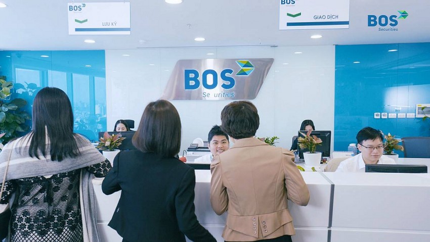 Chứng khoán BOS bị HOSE đình chỉ giao dịch, HNX đưa vào diện kiểm soát