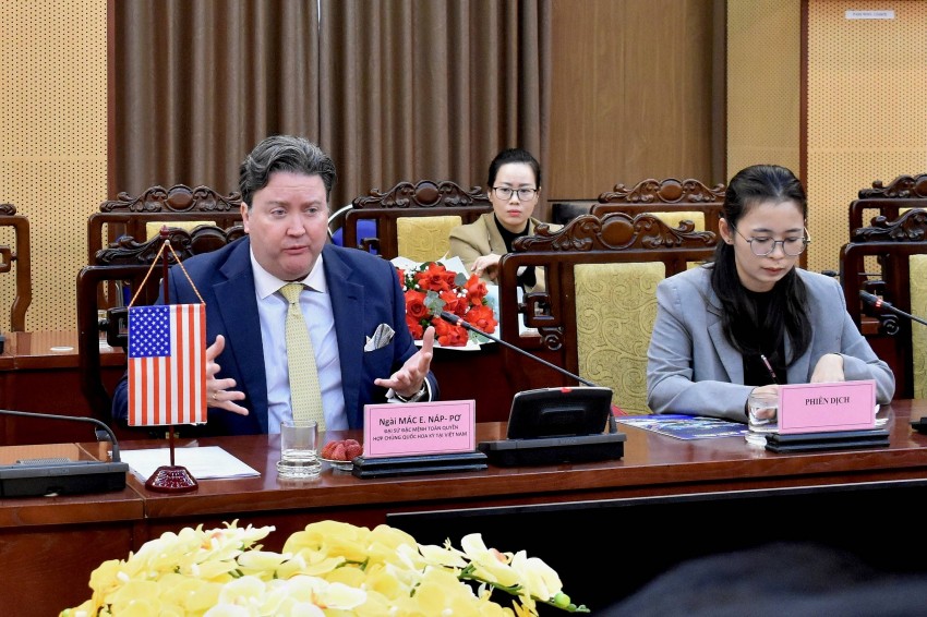 Đại sứ Marc E.Knapper mong muốn sẽ làm sâu sắc hơn nữa mối quan hệ của Hoa Kỳ với Việt Nam nói chung và tỉnh Tuyên Quang nói riêng Tuyên Quang: Chủ tịch UBND tỉnh tiếp và làm việc với Đoàn công tác Đại sứ quán Hoa Kỳ