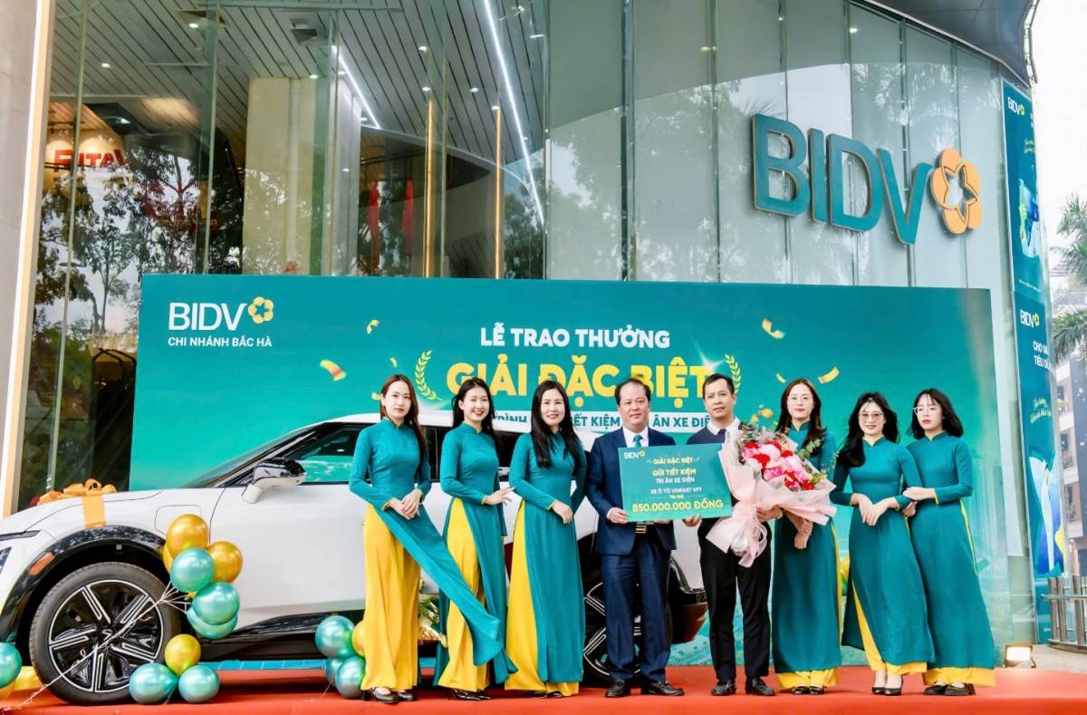 BIDV trao giải ô tô 850 triệu đồng cho khách hàng BIDV trao giải ô tô 850 triệu đồng cho khách hàng