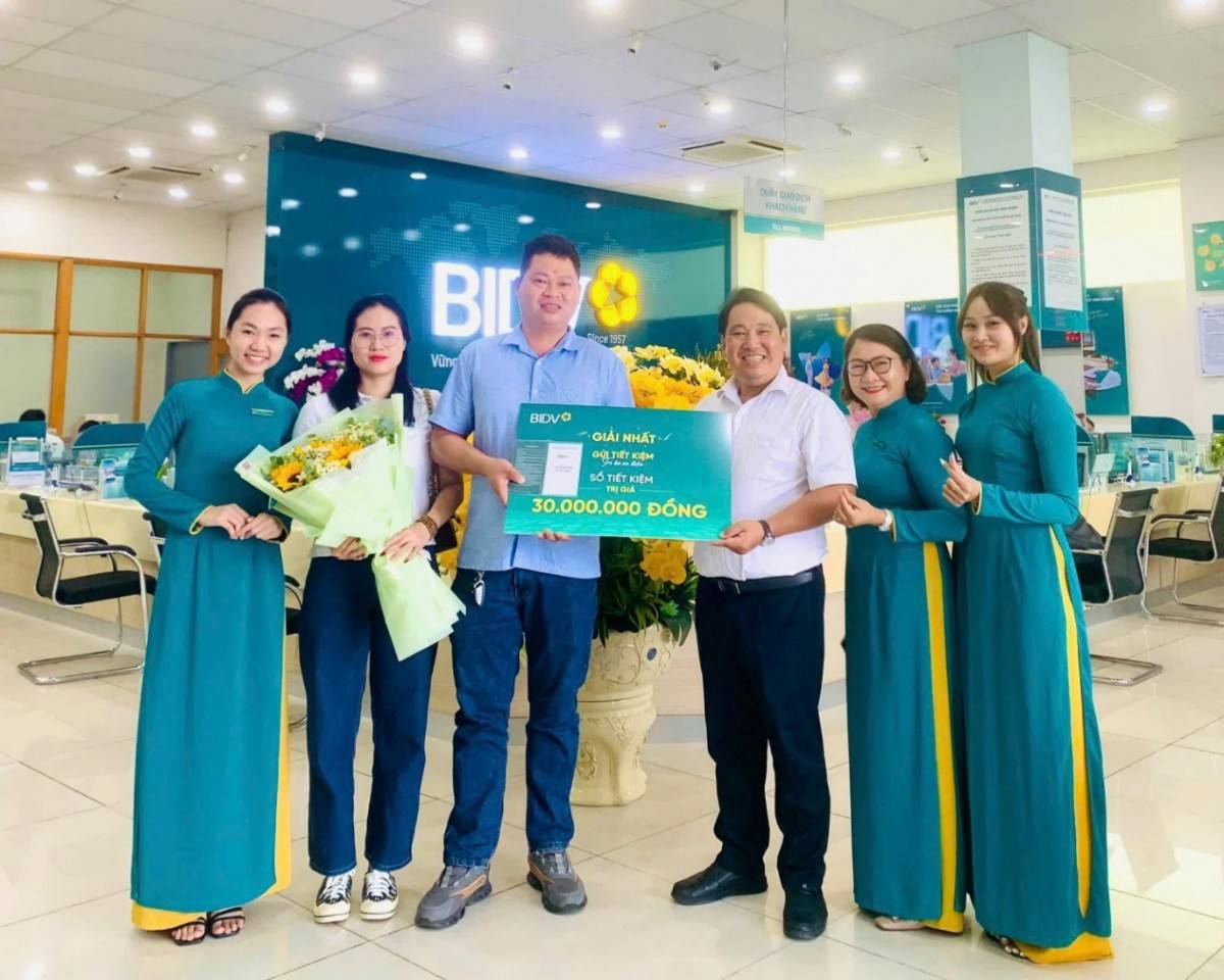 BIDV trao giải ô tô 850 triệu đồng cho khách hàng BIDV trao giải ô tô 850 triệu đồng cho khách hàng