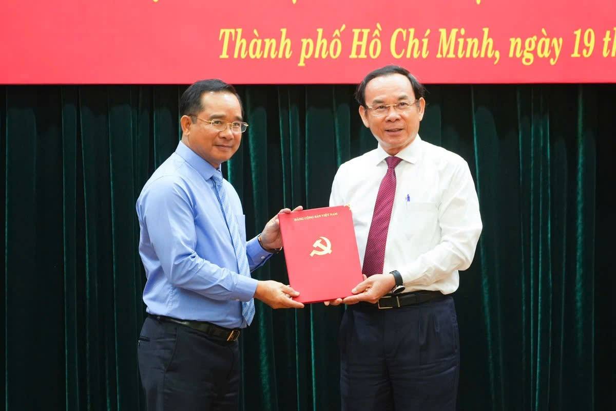 Bí thư Thành ủy TP. Hồ Chí Minh Nguyễn Văn Nên  Tân Phó Bí thư Thành ủy TP. Hồ Chí Minh: “Không có sự thành công nào nếu tôi làm điều đó một mình”