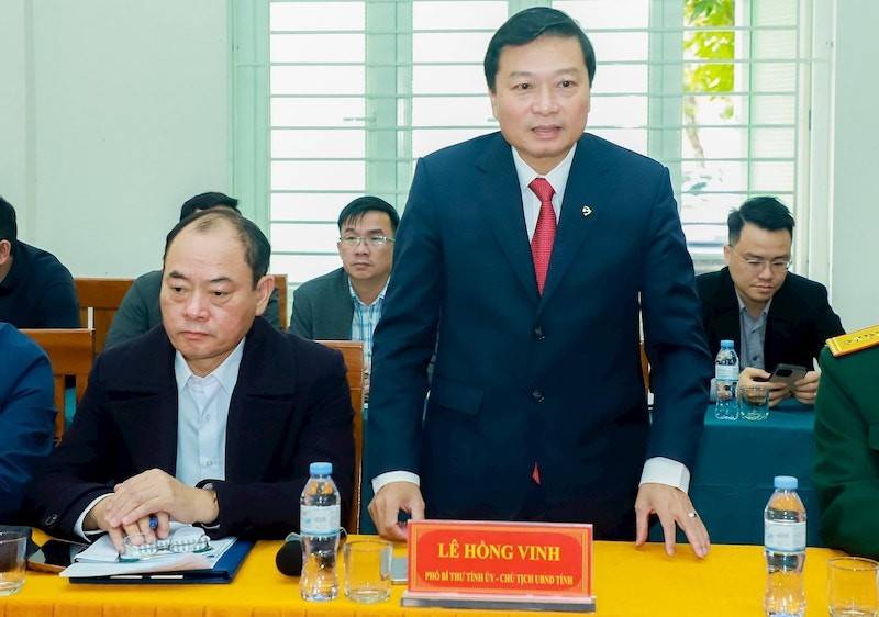 Phát biểu tại buổi làm việc, ông Lê Hồng Vinh - Chủ tịch UBND tỉnh Nghệ An Đoàn công tác Cục Tác chiến, Bộ Quốc phòng, trên cơ sở nghiên cứu thực địa, có phương án tham mưu, hỗ trợ và tạo điều kiện để tỉnh sớm triển khai Dự án Nhiệt điện LNG Quỳnh Lập, đảm bảo hài hòa giữa an ninh, quốc phòng và phát triển kinh tế - xã hội. nghị 