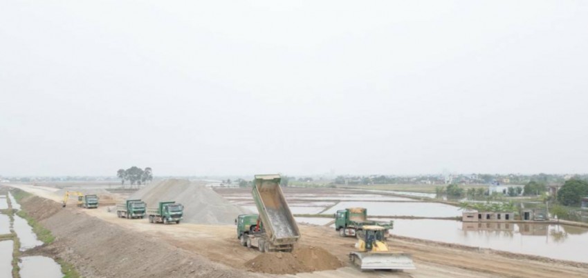 Thi công tuyến số 3, tuyến đường trục kết nối đoạn qua địa phận huyện Kiến Xương.