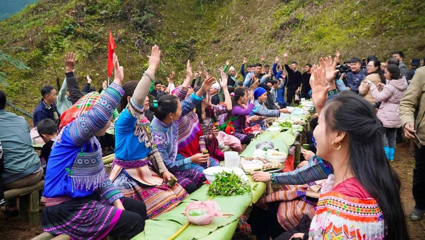 Độc đáo lễ cúng rừng của người Mông ở Yên Bái