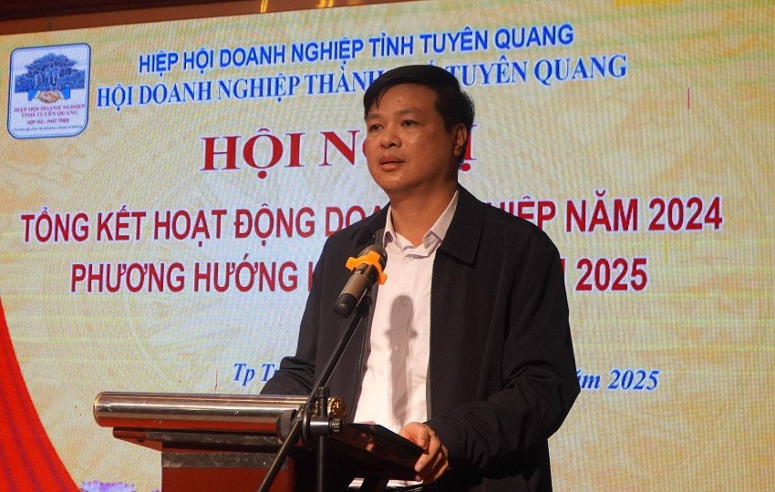 Đồng chí Đỗ Đình Đạt, Thành uỷ viên, Phó chủ tịch UBND thành phố Tuyên Quang phát biểu tại hội nghị Hội Doanh nghiệp thành phố Tuyên Quang triển khai nhiệm vụ công tác năm 2025