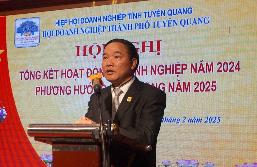 Ông Nguyễn Hữu Thập - Chủ tịch Hiệp hội doanh nghiệp tỉnh Tuyên Quang phát biểu tại hội nghị Hội Doanh nghiệp thành phố Tuyên Quang triển khai nhiệm vụ công tác năm 2025