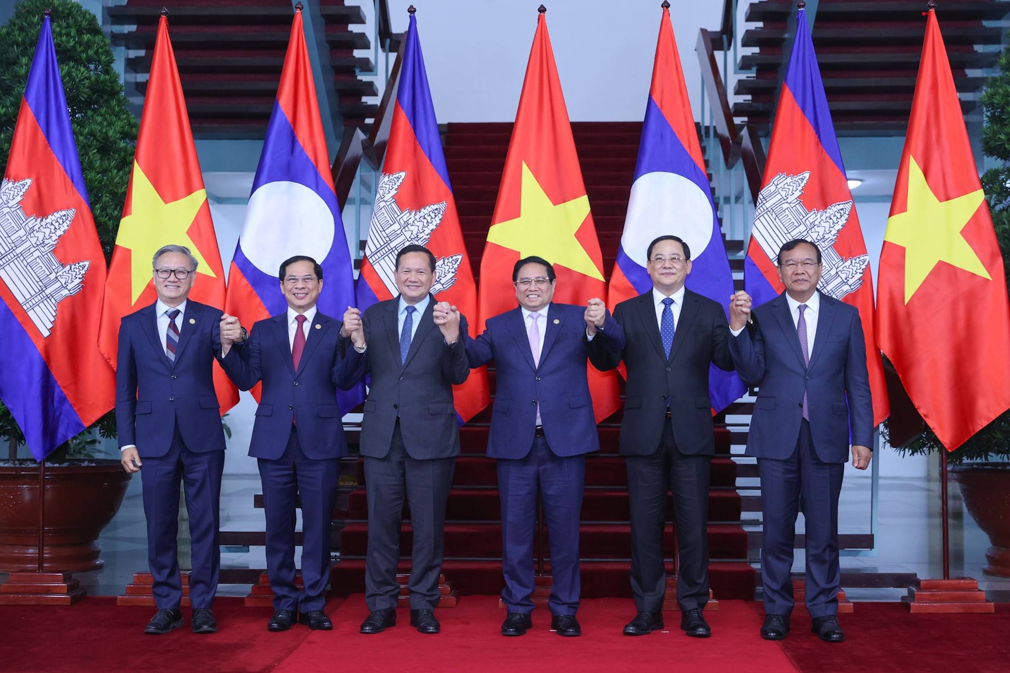 Thủ tướng Chính phủ Phạm Minh Chính; Thủ tướng Campuchia Hun Manet và Thủ tướng Lào Sonexay Siphandone tại cuộc gặp - Ảnh: VGP/Nhật Bắc