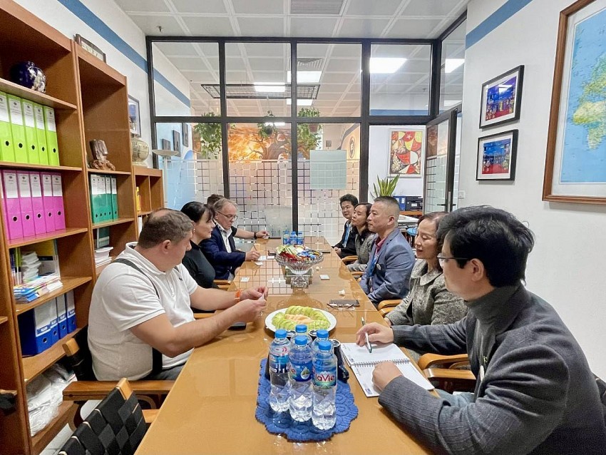 IVES ký kết với Akadia Power FmbH CHLB Đức, 