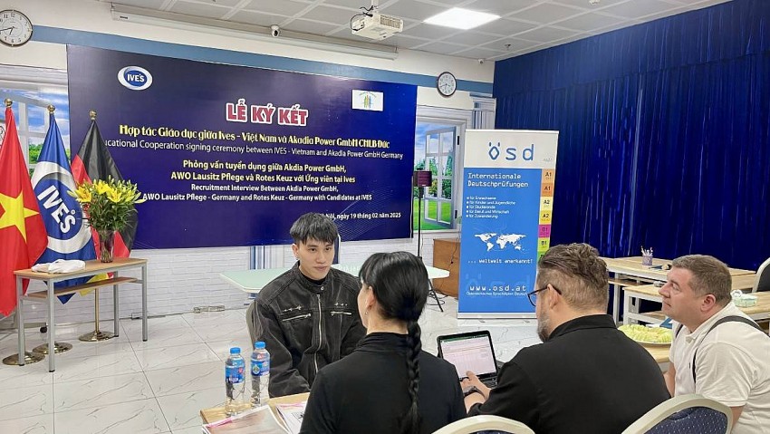 IVES ký kết với Akadia Power FmbH CHLB Đức, 