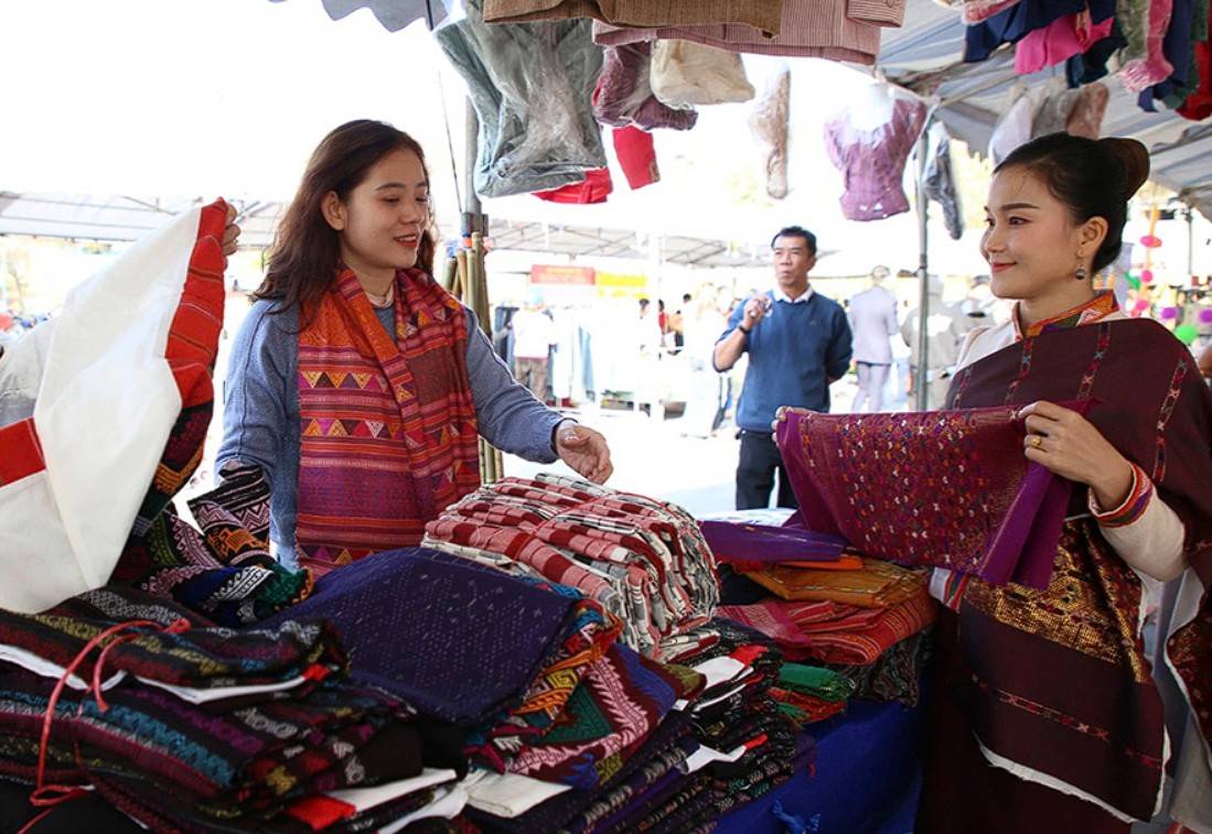 Quảng Trị thúc đẩy thương mại biên giới cùng nhiều chính sách mới