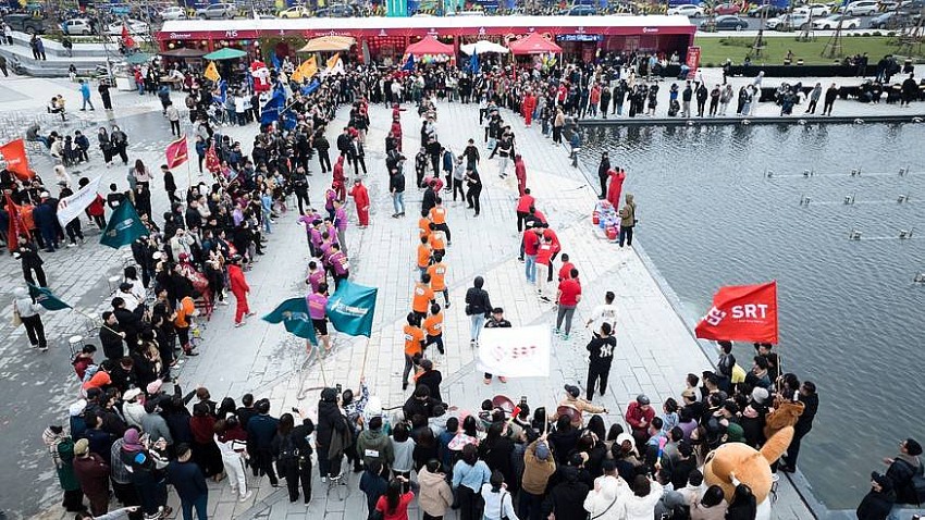 Không khí sôi động với loạt trò chơi dân gian và những màn cân tài cân sức căng thẳng (Ảnh: Sun Property)