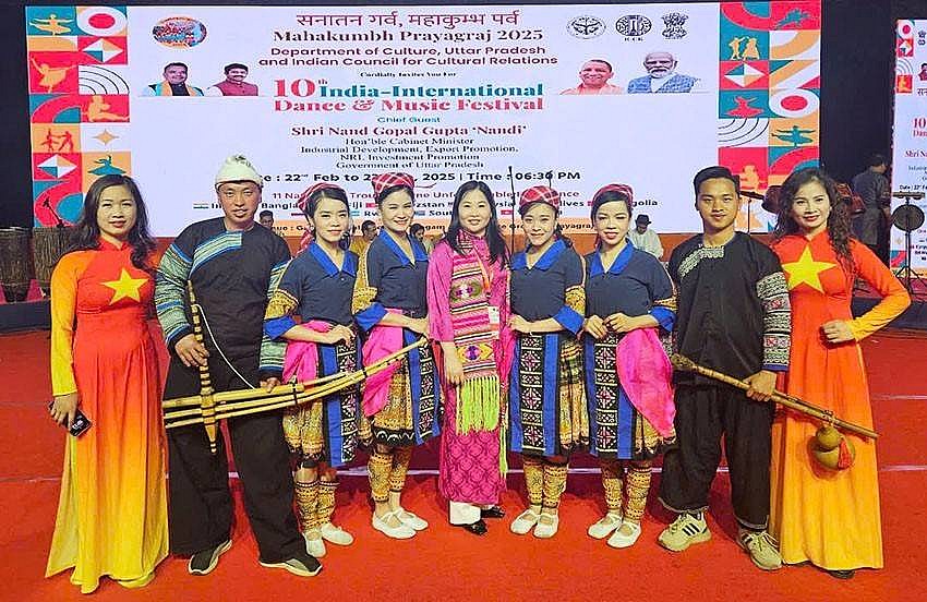 Đoàn nghệ thuật tỉnh Yên Bái tham dự Lễ hội lớn nhất Ấn Độ Maha Kumbh Mela 2025