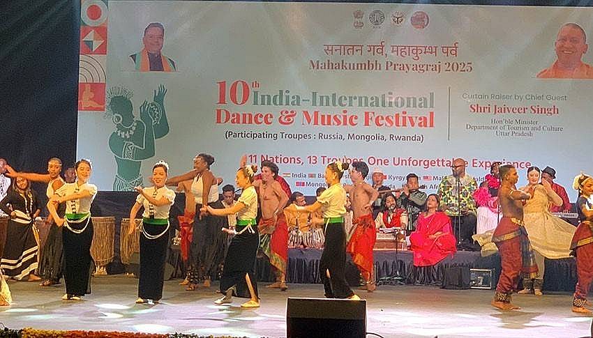 Đoàn nghệ thuật tỉnh Yên Bái tham dự Lễ hội lớn nhất Ấn Độ Maha Kumbh Mela 2025