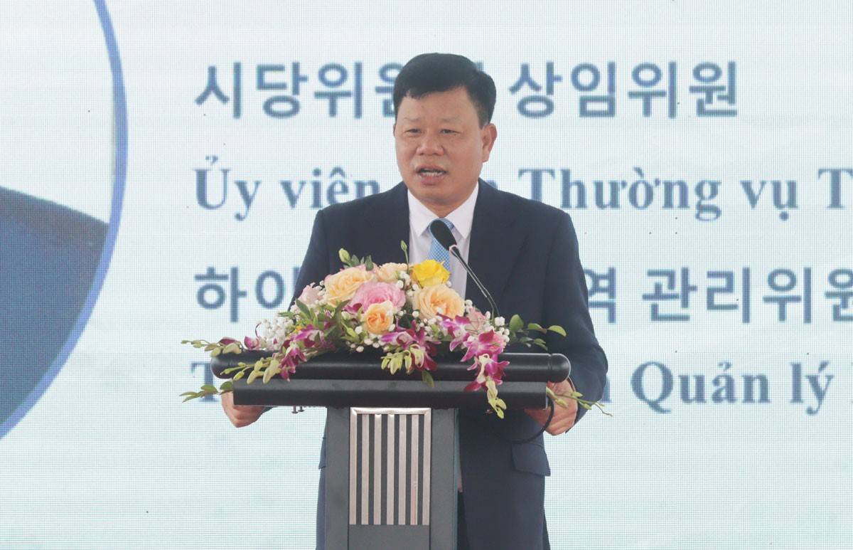 Ông Lê Trung Kiên, Trưởng Ban Quản lý Khu kinh tế Hải Phòng phát biểu tại Lễ khởi công