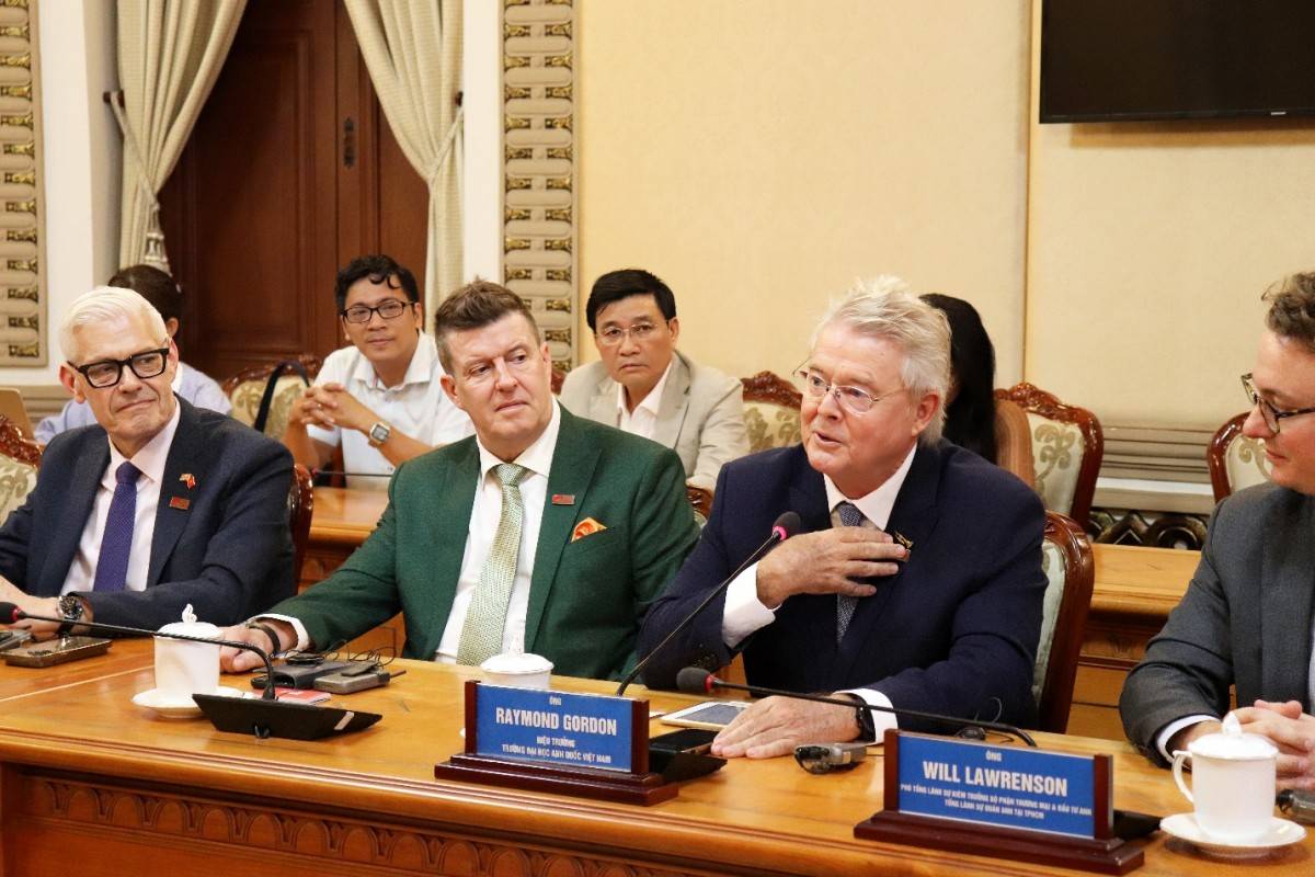 Giáo sư Raymond Gordon - Hiệu trưởng kiêm Chủ tịch Trường Đại học Anh Quốc Việt Nam (BUV) chia sẻ tại buổi ký kết. 