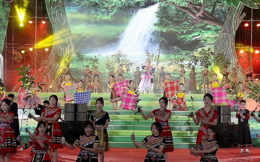 Lễ cúng rừng - Bảo tồn và phát huy giá trị văn hóa của người Mông Nà Hẩu ở Yên Bái