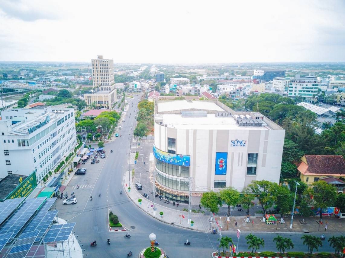 Dự án TTTM Sống Centre sở hữu vị trí “vàng”, nằm ngay góc đường Trần Phú - Hai Bà Trưng, thuộc phường 3, thành phố Bạc Liêu, đối diện dinh thự Công tử Bạc Liêu và khách sạn Bạc Liêu. Dự án TTTM Sống Centre sở hữu vị trí “vàng”, nằm ngay góc đường Trần Phú - Hai Bà Trưng, thuộc phường 3, thành phố Bạc Liêu, đối diện dinh thự Công tử Bạc Liêu và khách sạn Bạc Liêu.