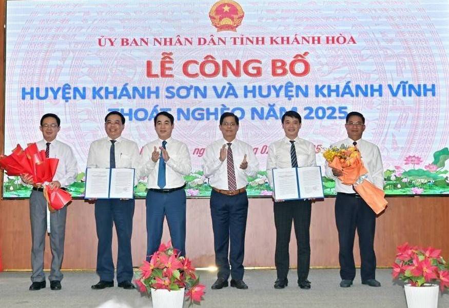 Khánh Hòa công bố Quyết định huyện Khánh Sơn và huyện Khánh Vĩnh thoát nghèo năm 2025
