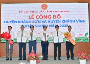 Khánh Hòa công bố Quyết định huyện Khánh Sơn và huyện Khánh Vĩnh thoát nghèo năm 2025