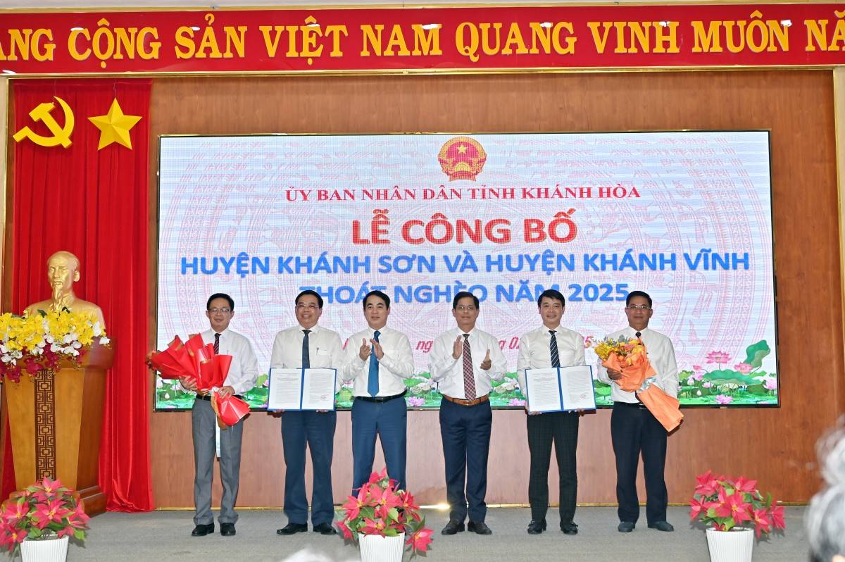 Khánh Hòa công bố Quyết định huyện Khánh Sơn và huyện Khánh Vĩnh thoát nghèo năm 2025