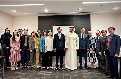 Trước đó, ngày 06/3/2023, trong chuyến công tác đến UAE, ông Lê Trung Chinh - Chủ tịch UBND TP Đà Nẵng thăm và làm việc với lãnh đạo Emirates về kết nối hàng không, cơ hội hợp tác giữa hai bên.